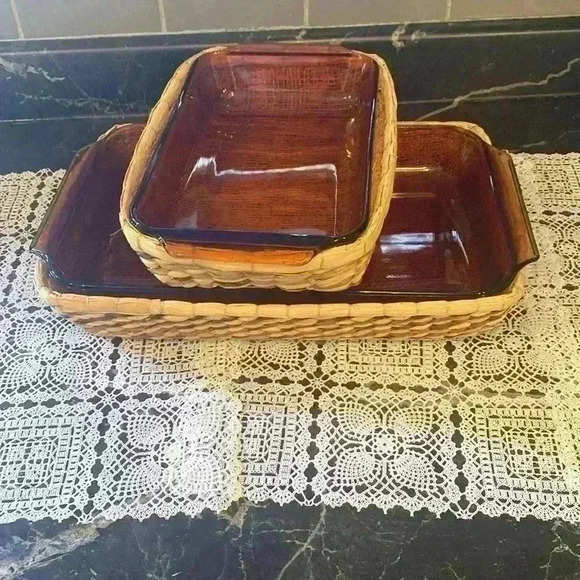 1980s Vintage Set of 2 Anchor
Hocking Amber Casserole Dishes in Baskets - Picture 4 of 16